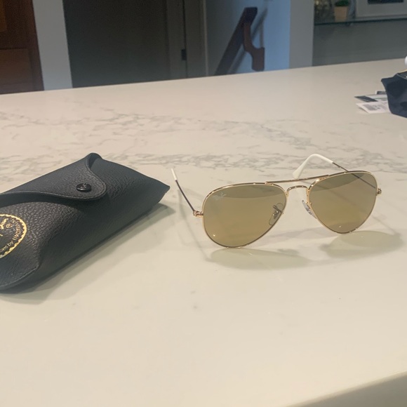 Aviator Raybans- Gold - Picture 2 of 2